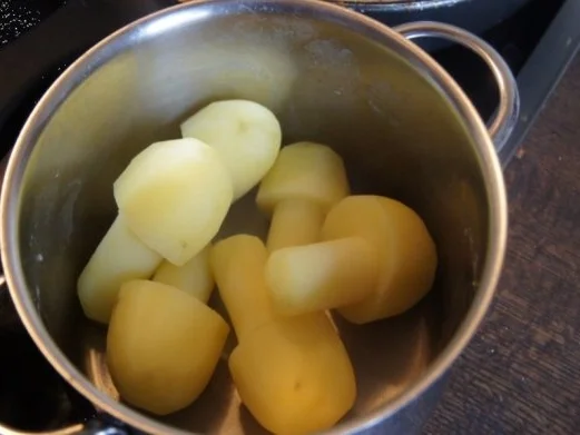 Rezept: Schweinefleisch in Bier-Sahne-Sauce mit Blumenkohl und Kartoffelpilzen Bild Nr. 19 Schweinefleisch in Bier-Sahne-Sauce mit Blumenkohl und Kartoffelpilzen - Rezept - Bild Nr. 19