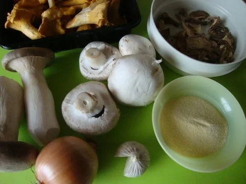 Rezept: Pilzsuppe nach "SuppenGeniesser Art" mit Käsetrilogie verfeinert Bild Nr. 3 Pilzsuppe nach "SuppenGeniesser Art" mit Käsetrilogie verfeinert - Rezept - Bild Nr. 3