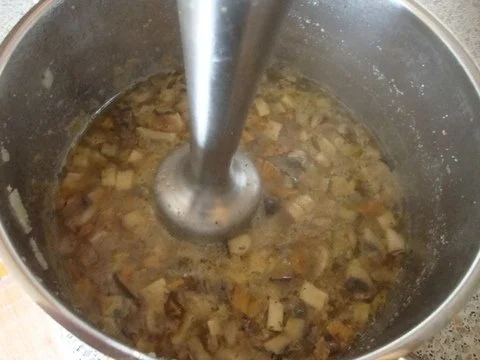 Rezept: Pilzsuppe nach "SuppenGeniesser Art" mit Käsetrilogie verfeinert Bild Nr. 9 Pilzsuppe nach "SuppenGeniesser Art" mit Käsetrilogie verfeinert - Rezept - Bild Nr. 9