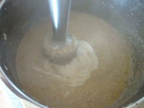 Rezept: Pilzsuppe nach "SuppenGeniesser Art" mit Käsetrilogie verfeinert Bild Nr. 10 Pilzsuppe nach "SuppenGeniesser Art" mit Käsetrilogie verfeinert - Rezept - Bild Nr. 10