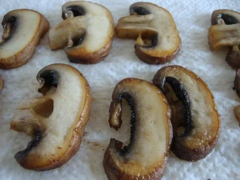 Rezept: Pilzsuppe nach "SuppenGeniesser Art" mit Käsetrilogie verfeinert Bild Nr. 17 Pilzsuppe nach "SuppenGeniesser Art" mit Käsetrilogie verfeinert - Rezept - Bild Nr. 17