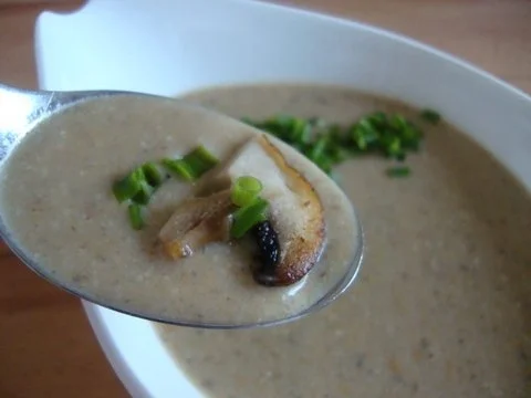 Rezept: Pilzsuppe nach "SuppenGeniesser Art" mit Käsetrilogie verfeinert Bild Nr. 2 Pilzsuppe nach "SuppenGeniesser Art" mit Käsetrilogie verfeinert - Rezept - Bild Nr. 2