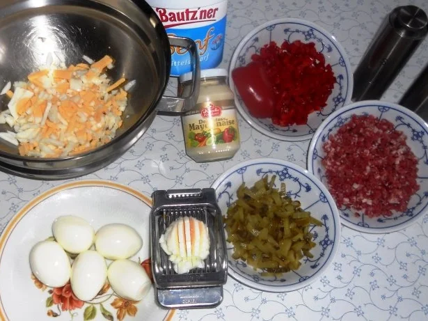 Rezept: Klassischer Eiersalat à la "Oòrndrasch" ( Rzpt. um 1976) Bild Nr. 3 Klassischer Eiersalat à la "Oòrndrasch" ( Rzpt. um 1976) - Rezept - Bild Nr. 3