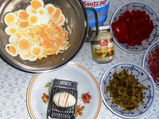 Rezept: Klassischer Eiersalat à la "Oòrndrasch" ( Rzpt. um 1976) Bild Nr. 5 Klassischer Eiersalat à la "Oòrndrasch" ( Rzpt. um 1976) - Rezept - Bild Nr. 5