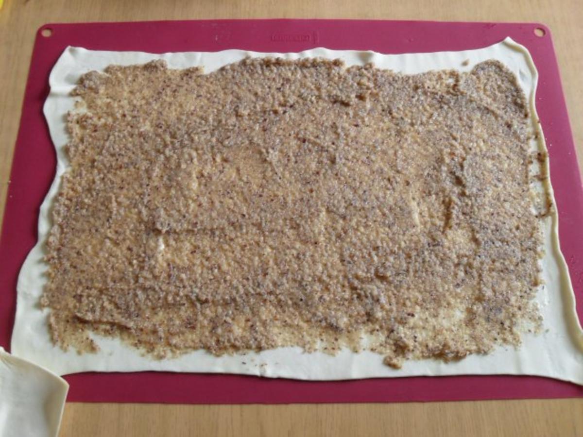 Blätterteigstangen mit Nussfüllung - einfach - 204 kcal/100g