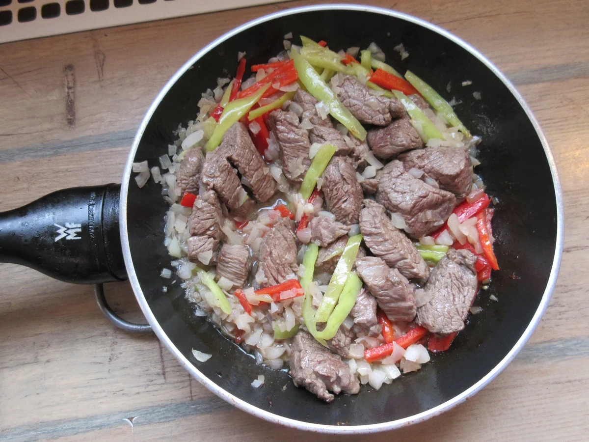 Rezept: Eintopf mit Fleisch,- Wurst-, Champignons-, Reis und Paprika Bild Nr. 298 Eintopf mit Fleisch,- Wurst-, Champignons-, Reis und Paprika - Rezept - Bild Nr. 298