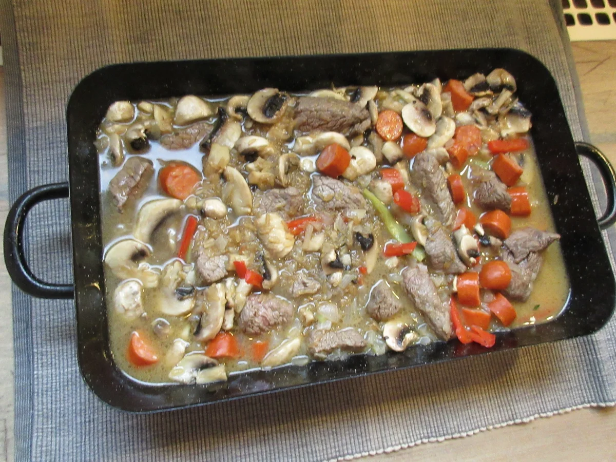 Rezept: Eintopf mit Fleisch,- Wurst-, Champignons-, Reis und Paprika Bild Nr. 299 Eintopf mit Fleisch,- Wurst-, Champignons-, Reis und Paprika - Rezept - Bild Nr. 299