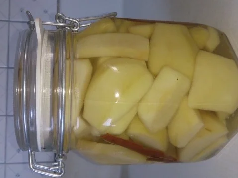 eingelegte Birnenspalten im Karamell-Vanillesud - Rezept