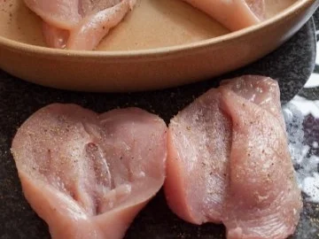 Hähnchenbrustfilets gefüllt und bunter Salat - Rezept - Bild Nr. 3