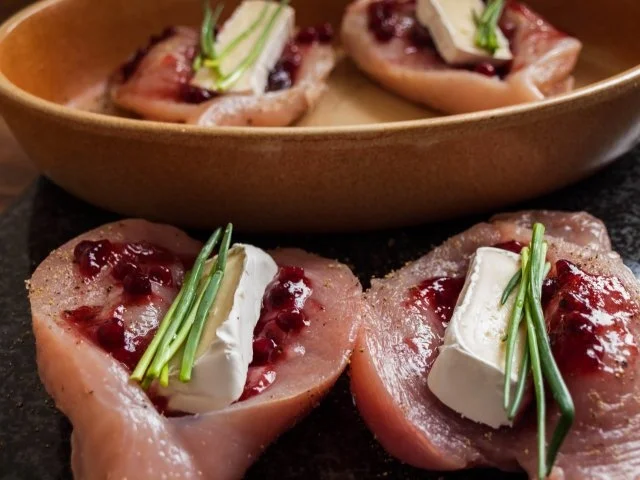 Hähnchenbrustfilets gefüllt und bunter Salat - Rezept - Bild Nr. 4