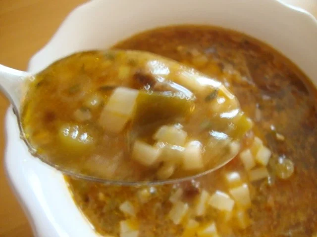 Rezept: Tomatensüppchen mit Mittelmeerkräuter Tomatensüppchen mit Mittelmeerkräuter - Rezept