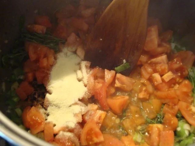 Rezept: Tomatensüppchen mit Mittelmeerkräuter Bild Nr. 9 Tomatensüppchen mit Mittelmeerkräuter - Rezept - Bild Nr. 9