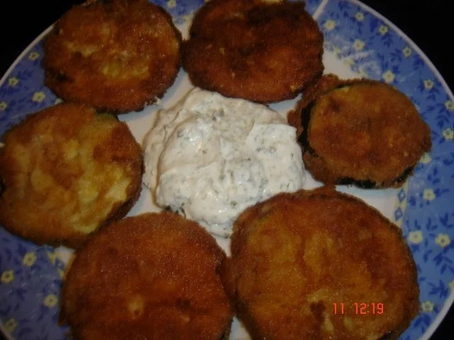 panierte Zucchini mit Kräuterquark - Rezept