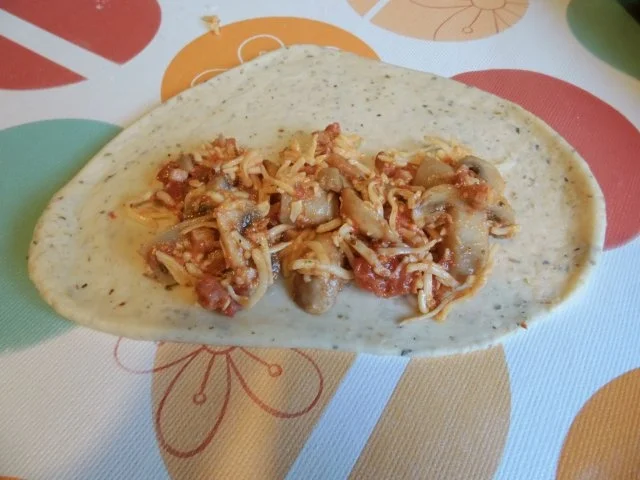 Rezept: Pizzahörnchen Bild Nr. 3 Pizzahörnchen - Rezept - Bild Nr. 3