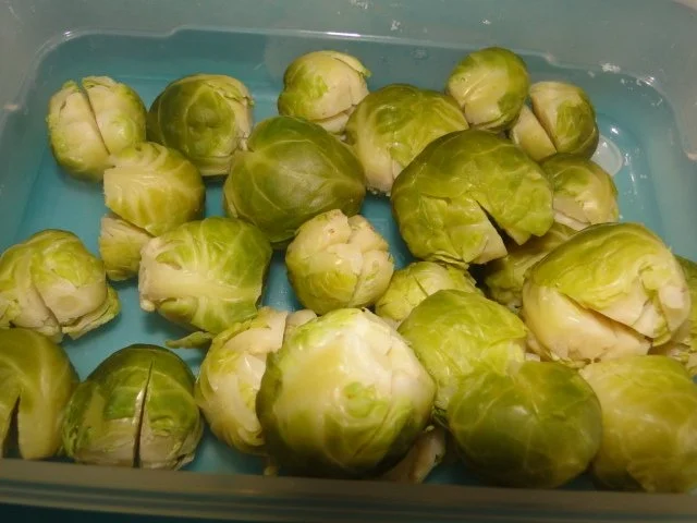 Rosenkohlauflauf gratiniert mit heller Zitronensauce, mächtig, kräftig - Rezept - Bild Nr. 5