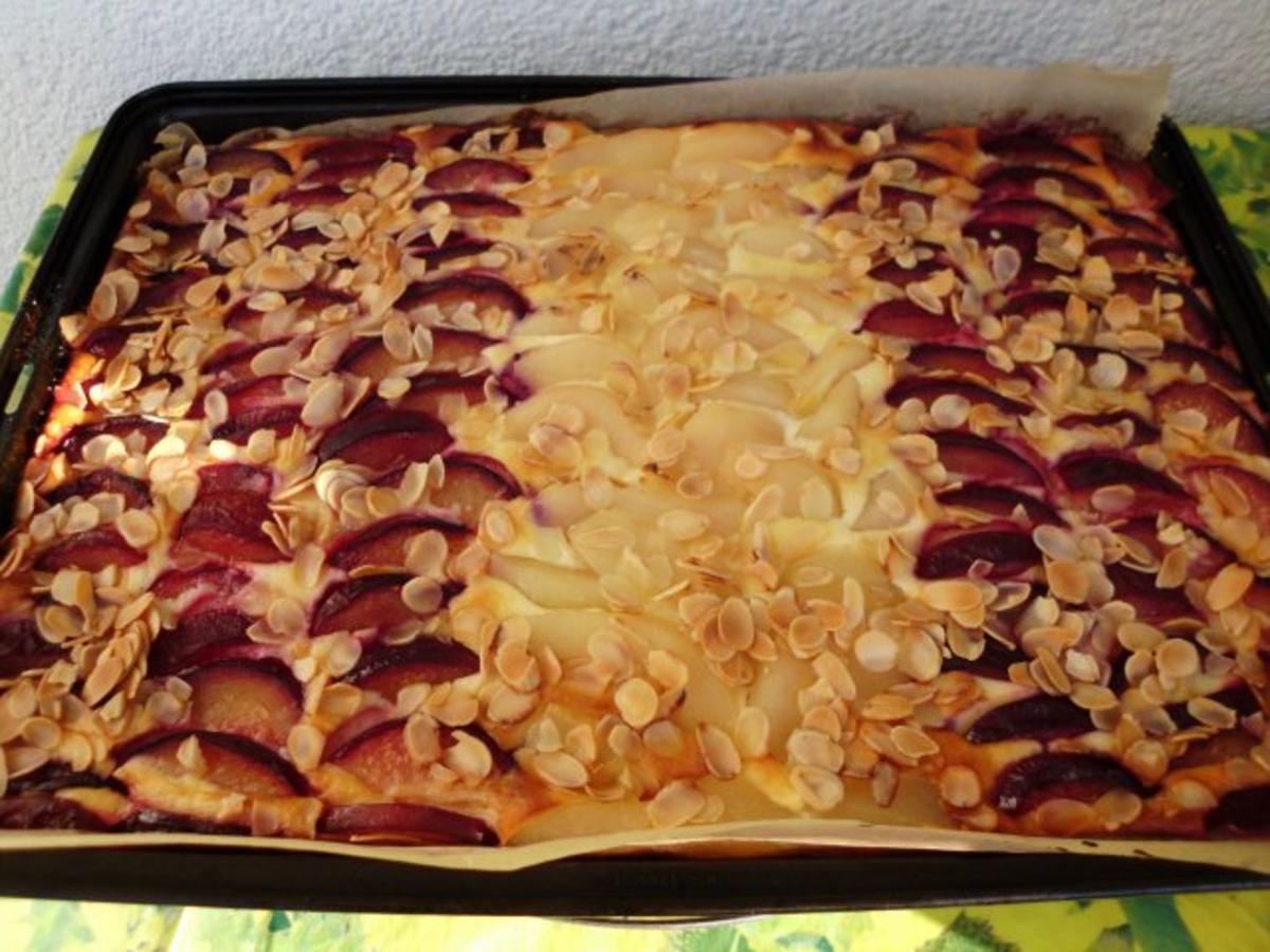 Käsekuchen vom Blech mit Pflaumen und Birnen - Rezept - kochbar.de