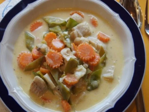 Fischfilet-Wok mit Kaiserschoten und Möhrenblüten - Rezept