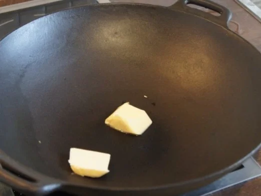 Fischfilet-Wok mit Kaiserschoten und Möhrenblüten - Rezept - Bild Nr. 7