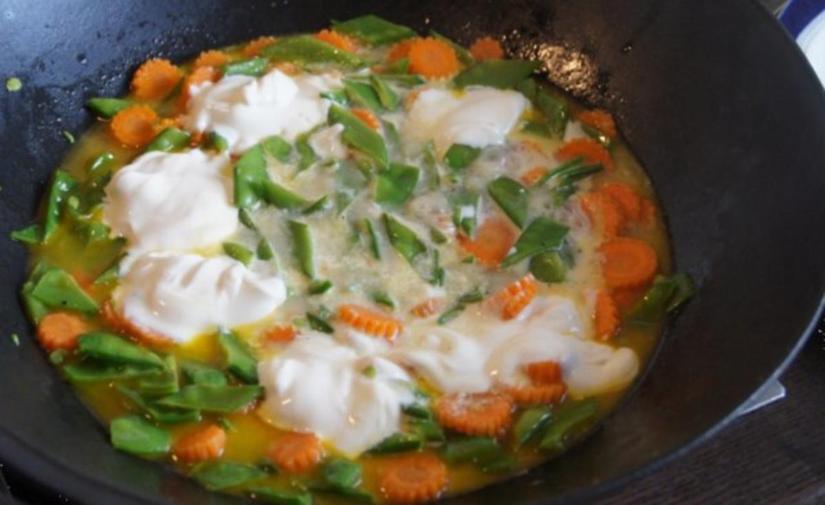 Fischfilet-Wok mit Kaiserschoten und Möhrenblüten - Rezept - Bild Nr. 12