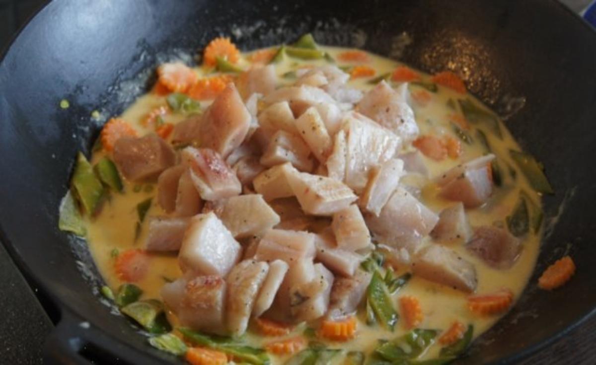 Fischfilet-Wok mit Kaiserschoten und Möhrenblüten - Rezept - Bild Nr. 14