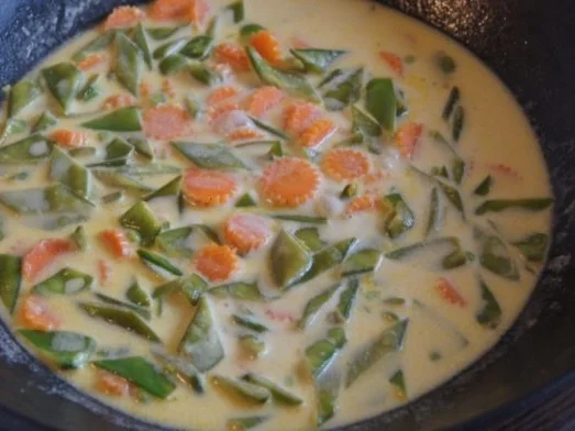 Fischfilet-Wok mit Kaiserschoten und Möhrenblüten - Rezept - Bild Nr. 13