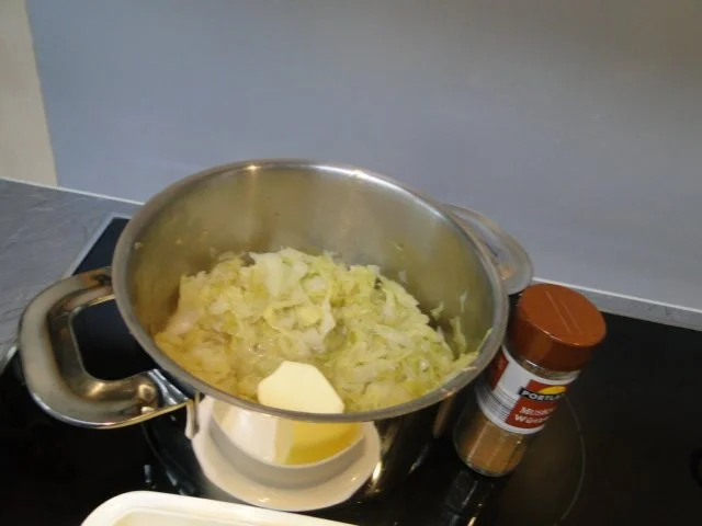 Butterspitzkohl mit Ministeaks vom Hähnchenbrustfilets - Rezept - Bild Nr. 3