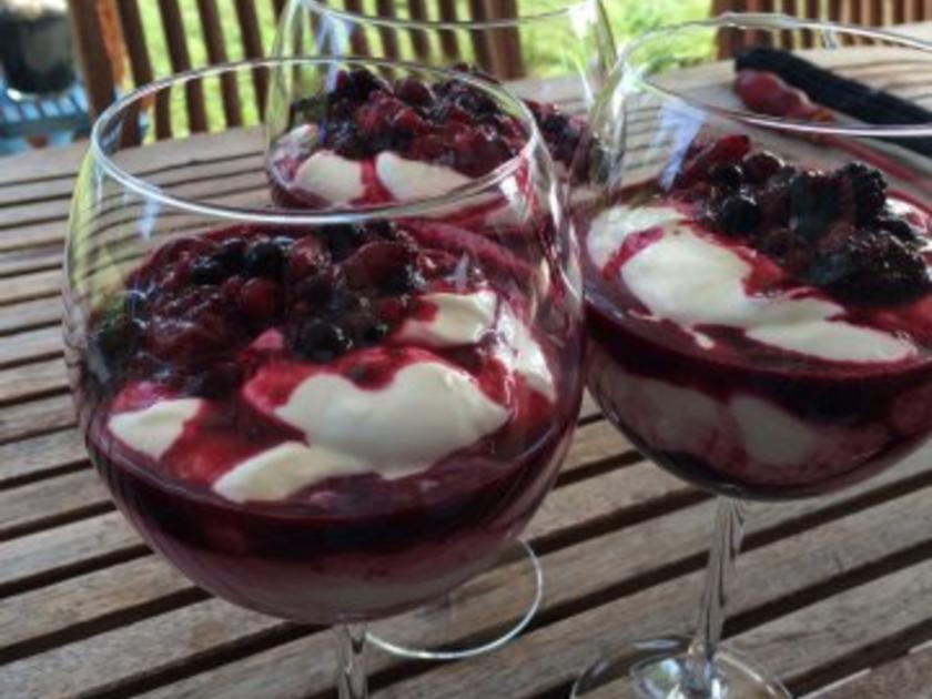 Zitronenquark mit Beeren - Rezept mit Bild - kochbar.de