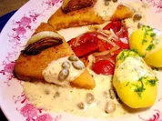 Helle Kräutersoße mit grünem Pfeffer und Kapern drin - Rezept