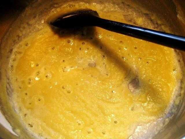 Helle Kräutersoße mit grünem Pfeffer und Kapern drin - Rezept - Bild Nr. 2