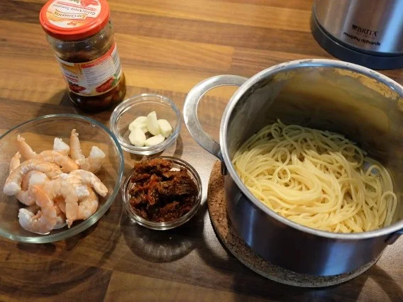 Garnelen Nudel Pfanne mit eingelegten Tomaten - Rezept - Bild Nr. 7