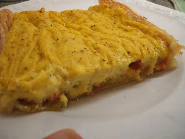 Pikantes Backen: Blätterteig mit Schalotten-Mango-Belag - Rezept