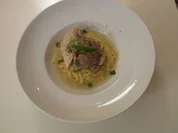 Sommerliches Perlhuhn mit 80 Knoblauchzehen, kandierten Zitronen & Verveine an Spaghettini - Rezept