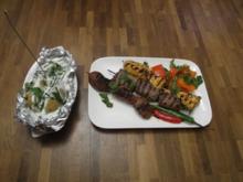 Spießplatte mit Folien-Landkartoffel, Saurrahm und Paprika Gemüse - Rezept