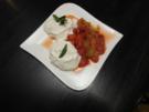 Karamellisierte Früchte aus Garten nach Omas Rezept mit einem Schlag Sahne - Rezept