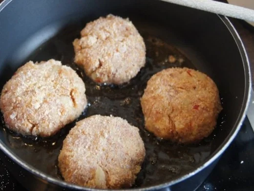 Rezept: Buletten mit Rahmchampignons und Kürbis-Kartoffelstampf Bild Nr. 5 Buletten mit Rahmchampignons und Kürbis-Kartoffelstampf - Rezept - Bild Nr. 5
