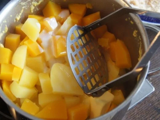 Rezept: Buletten mit Rahmchampignons und Kürbis-Kartoffelstampf Bild Nr. 10 Buletten mit Rahmchampignons und Kürbis-Kartoffelstampf - Rezept - Bild Nr. 10