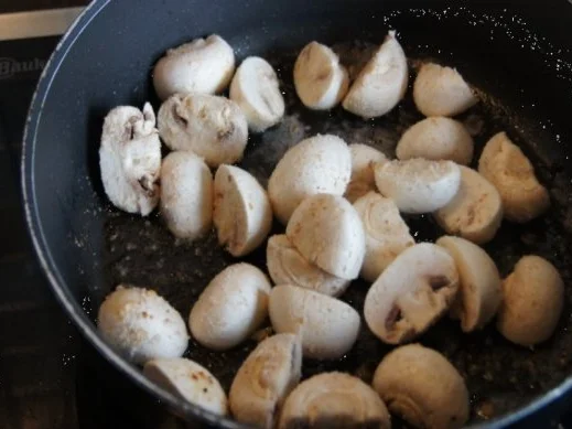 Rezept: Buletten mit Rahmchampignons und Kürbis-Kartoffelstampf Bild Nr. 7 Buletten mit Rahmchampignons und Kürbis-Kartoffelstampf - Rezept - Bild Nr. 7