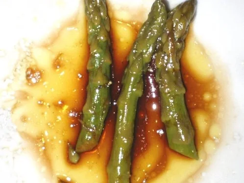 Spargel Salat mit Soja-Chili-Essig-Öl Dressing - Rezept