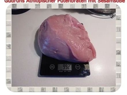 Geflügel: Äthiopischer Putenbraten mit Kartoffelspalten und Tomaten-Sesamsoße - Rezept - Bild Nr. 2