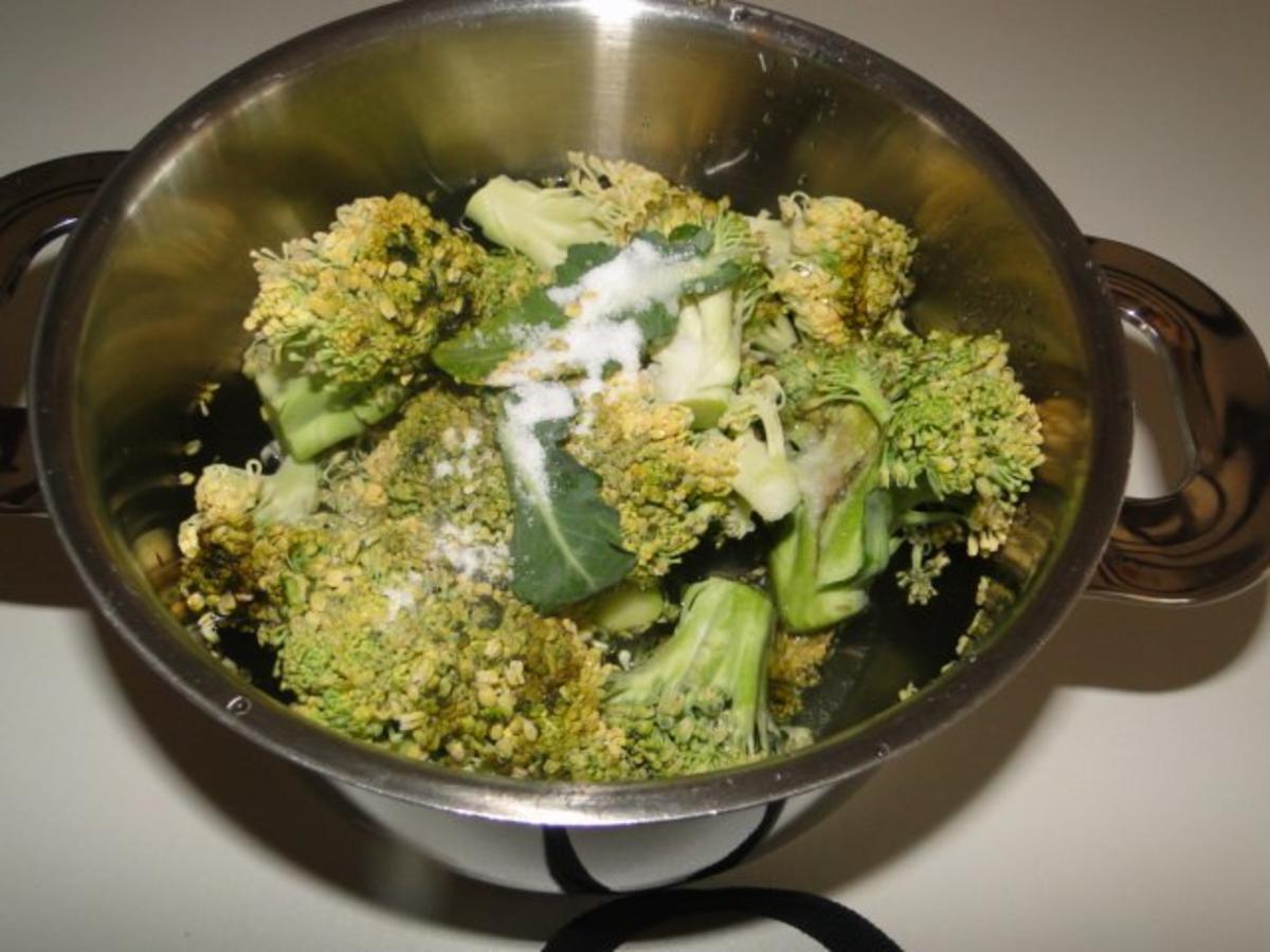 Krakauer mit Brokkoli und Kartoffeln, nicht Haute Cuisine, aber lecker - Rezept - Bild Nr. 3