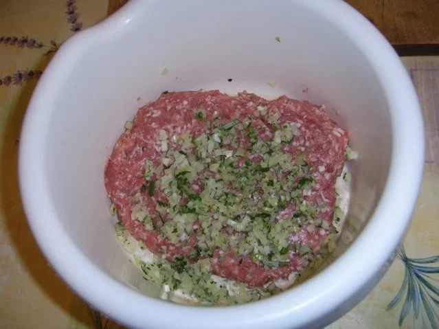 Gelbe Spitzpaprika mit Kräuterhack an Salzkartoffeln - Rezept - Bild Nr. 4