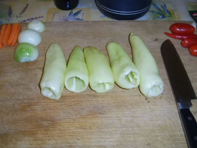 Gelbe Spitzpaprika mit Kräuterhack an Salzkartoffeln - Rezept - Bild Nr. 3
