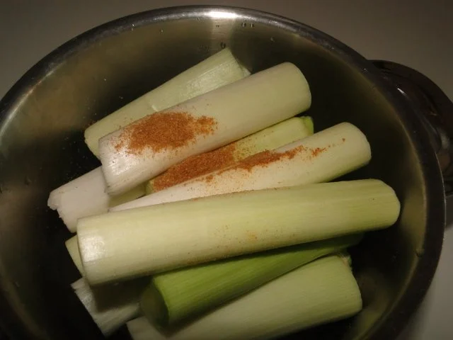 Rezept: Marinierte Putenbruststeaks vom Metzger mit Lauchstücke Bild Nr. 2 Marinierte Putenbruststeaks vom Metzger mit Lauchstücke - Rezept - Bild Nr. 2