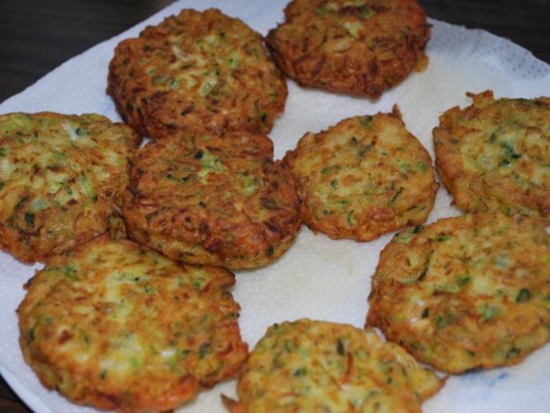 Griechische Zucchinipuffer - Rezept mit Bild - kochbar.de