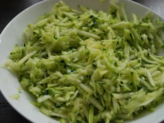 Griechische Zucchinipuffer - Rezept - Bild Nr. 2