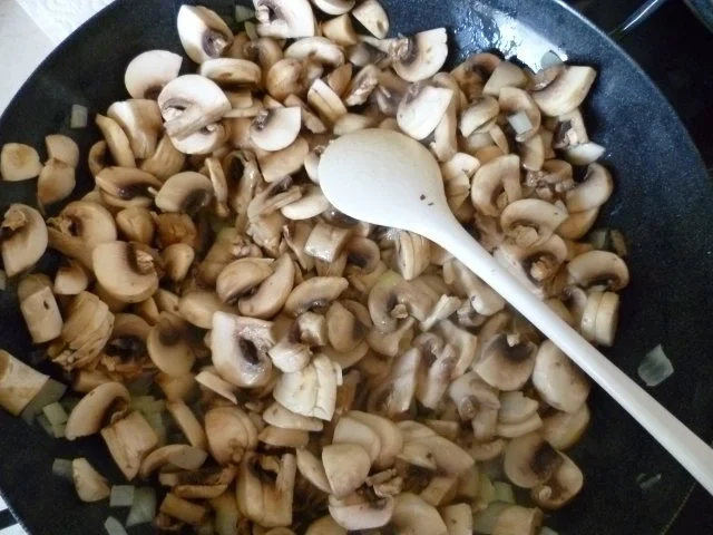 Rezept: Vegetarisches - Champignons-Curry-Nudeln Bild Nr. 2 Vegetarisches - Champignons-Curry-Nudeln - Rezept - Bild Nr. 2