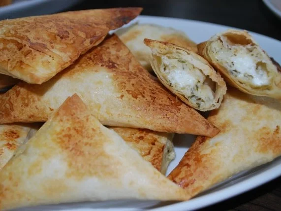 Tiropitákia - Griechische Käsedreiecke - Rezept