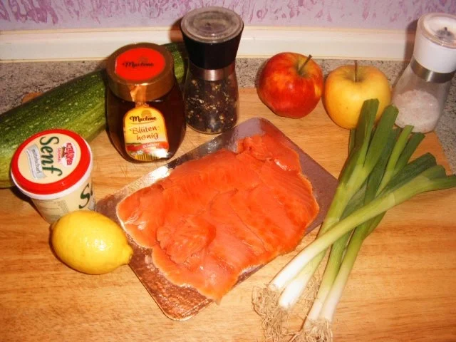 Rezept: Zucchini-Lachs-Röllchen Bild Nr. 3 Zucchini-Lachs-Röllchen - Rezept - Bild Nr. 3