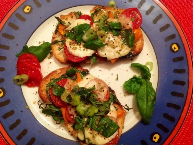 Crostini mit Tomaten und Mozzarella - Rezept