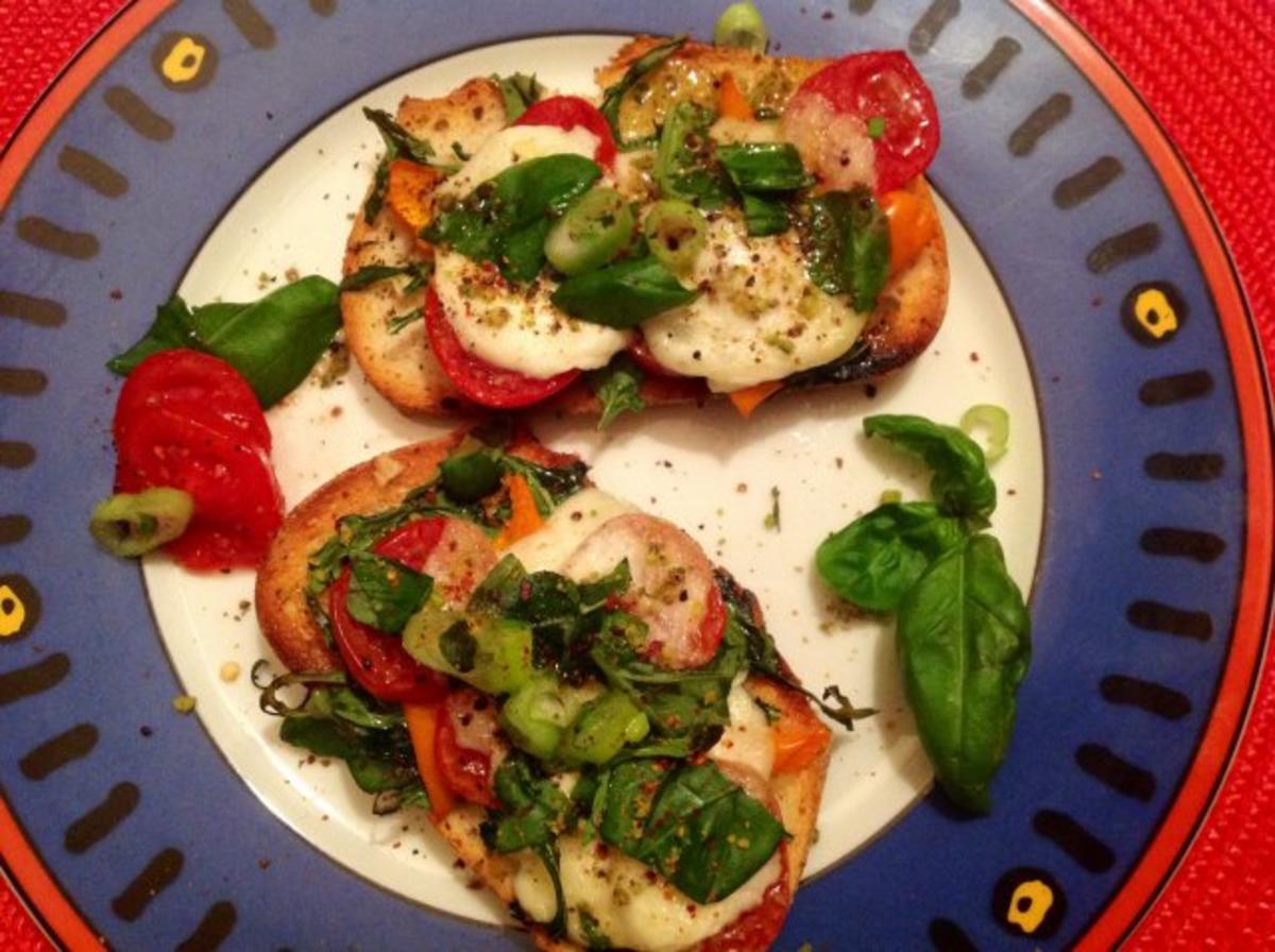 Bilder für Crostini mit Tomaten und Mozzarella - Rezept